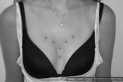 1 cleavage et 2 dessu de poitrine
